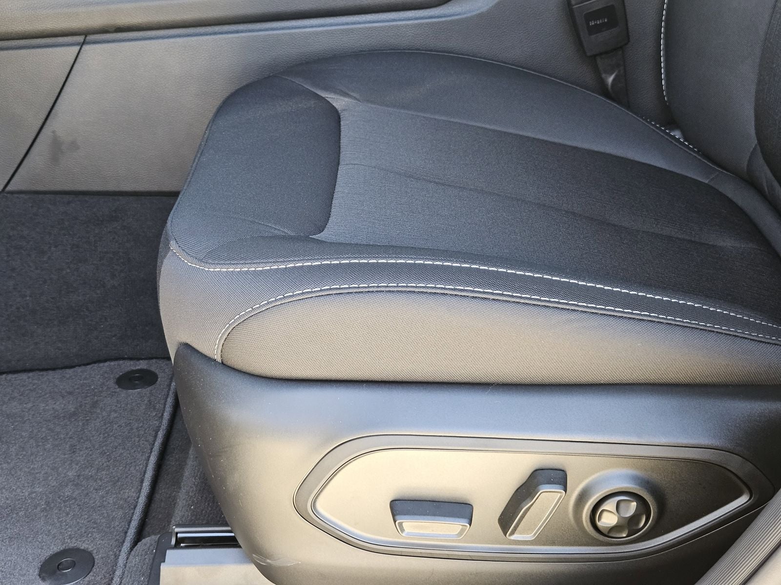 2026 Jeep Grand Cherokee GRAND CHEROKEE LAREDO 4X2