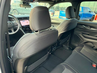 2027 Jeep Grand Cherokee GRAND CHEROKEE LAREDO X 4X2