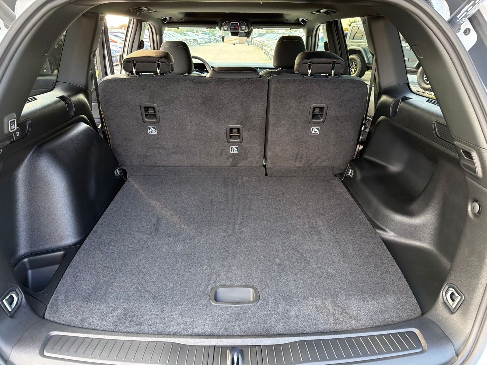 2027 Jeep Grand Cherokee GRAND CHEROKEE LAREDO X 4X2