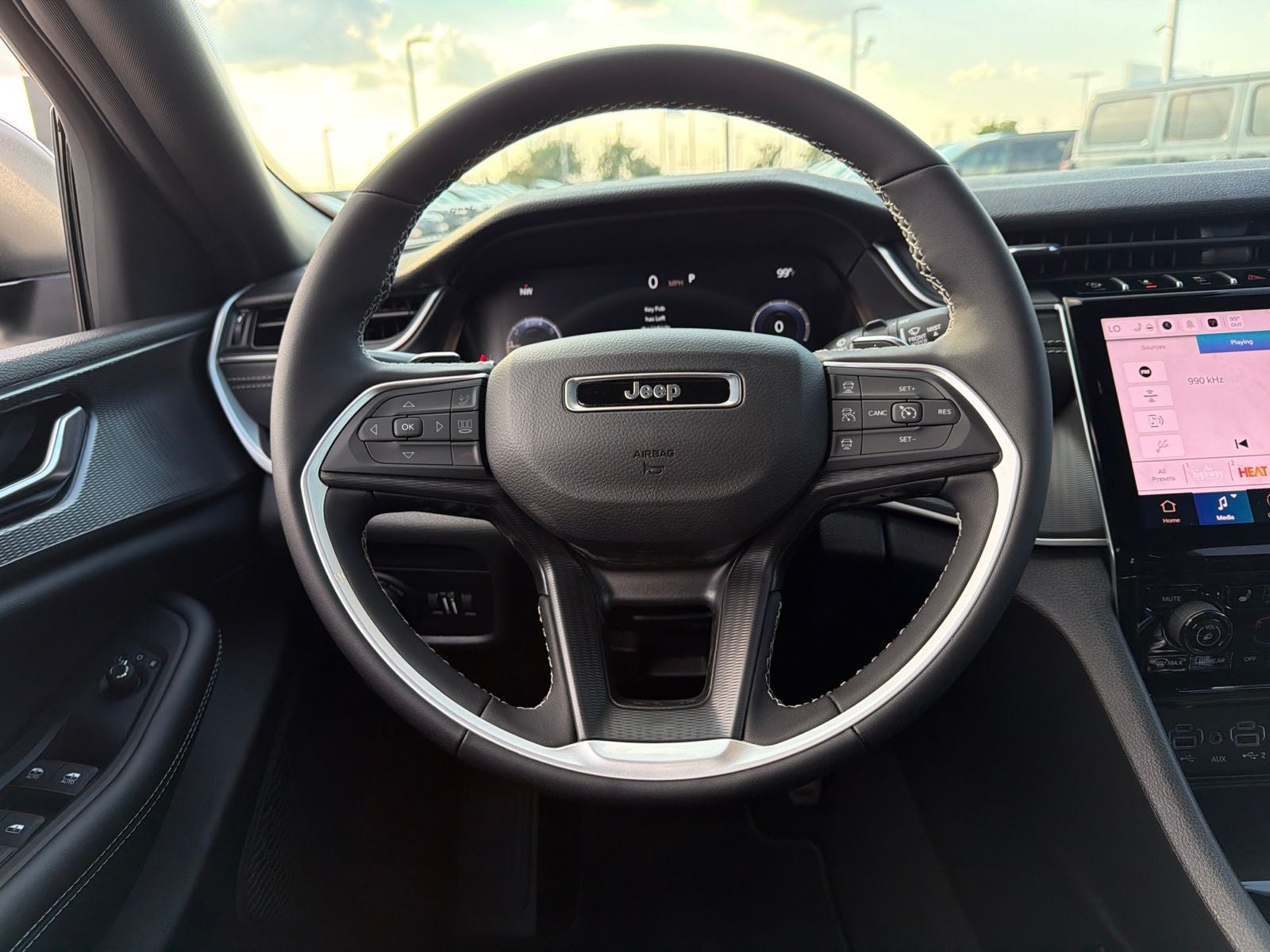 2027 Jeep Grand Cherokee GRAND CHEROKEE LAREDO X 4X2