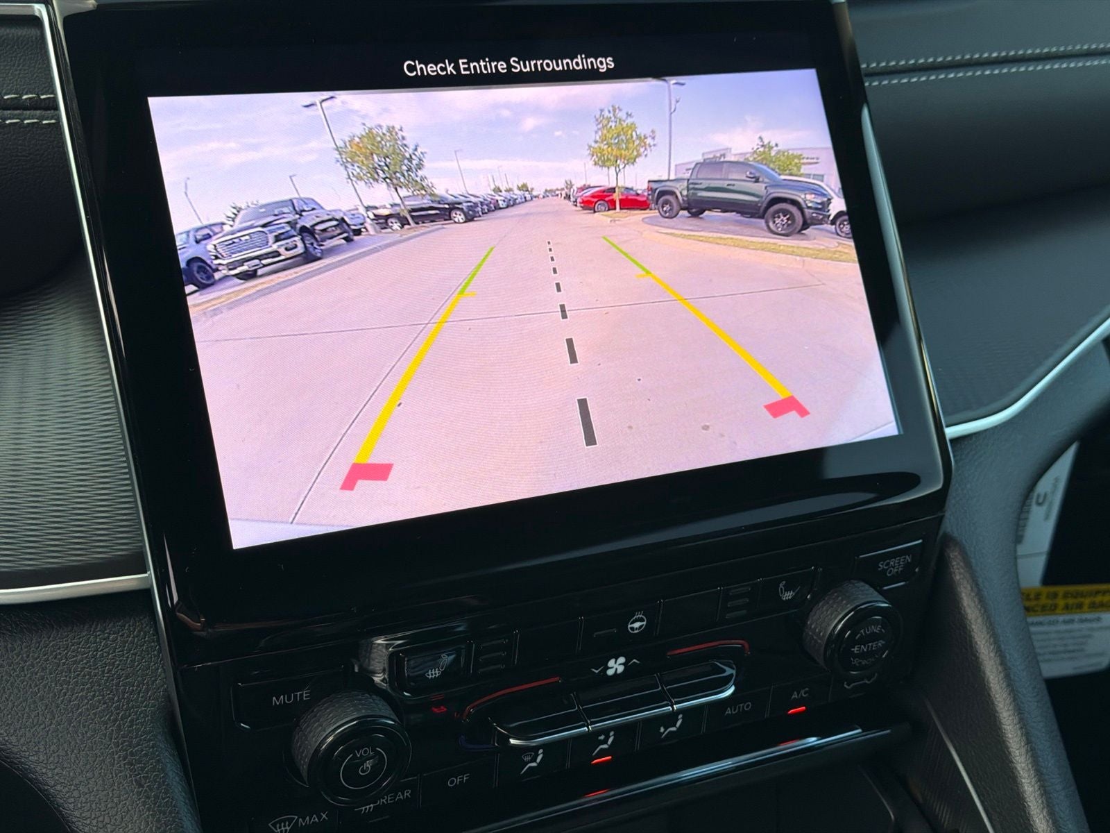 2027 Jeep Grand Cherokee GRAND CHEROKEE LAREDO X 4X2