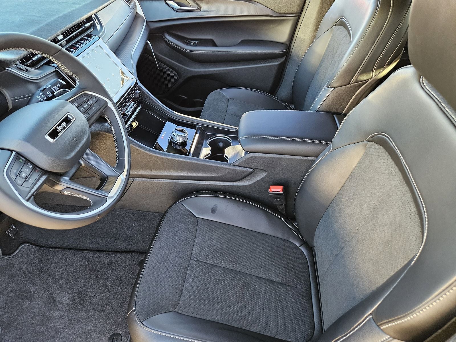 2025 Jeep Grand Cherokee GRAND CHEROKEE ALTITUDE 4X2