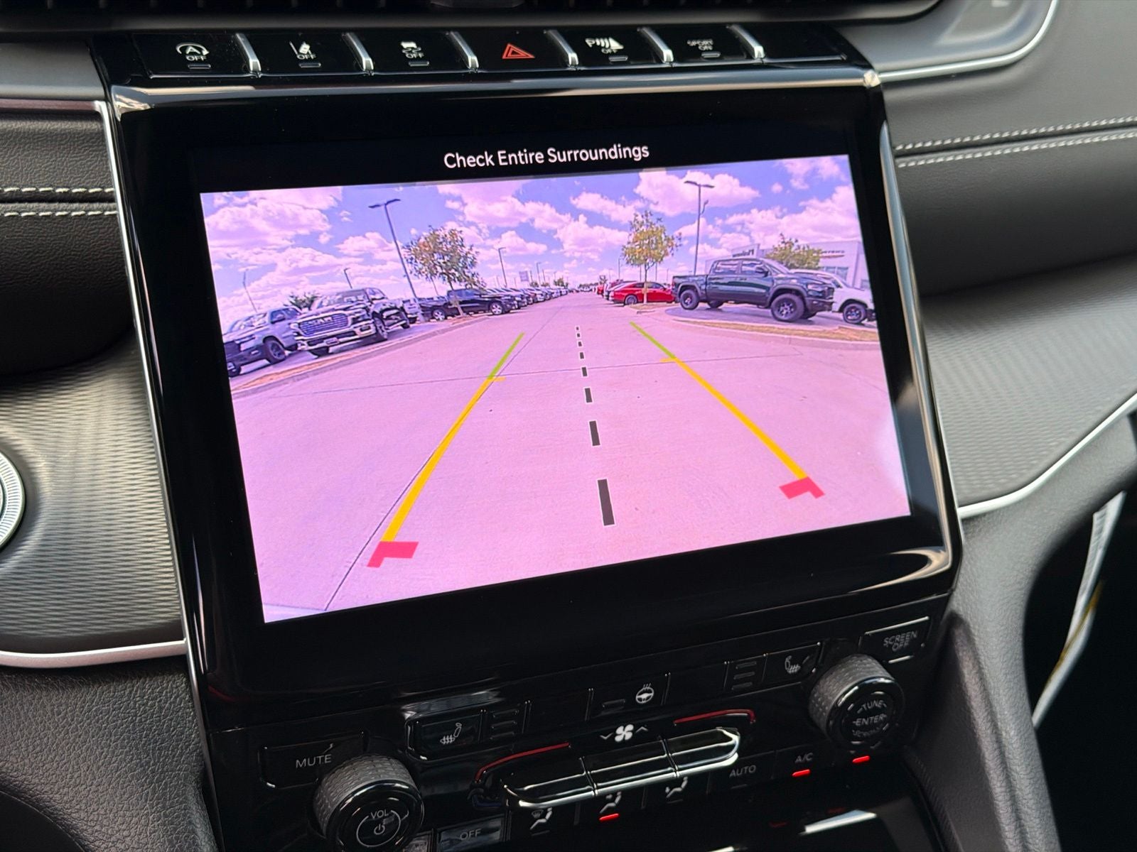 2027 Jeep Grand Cherokee GRAND CHEROKEE LAREDO X 4X2