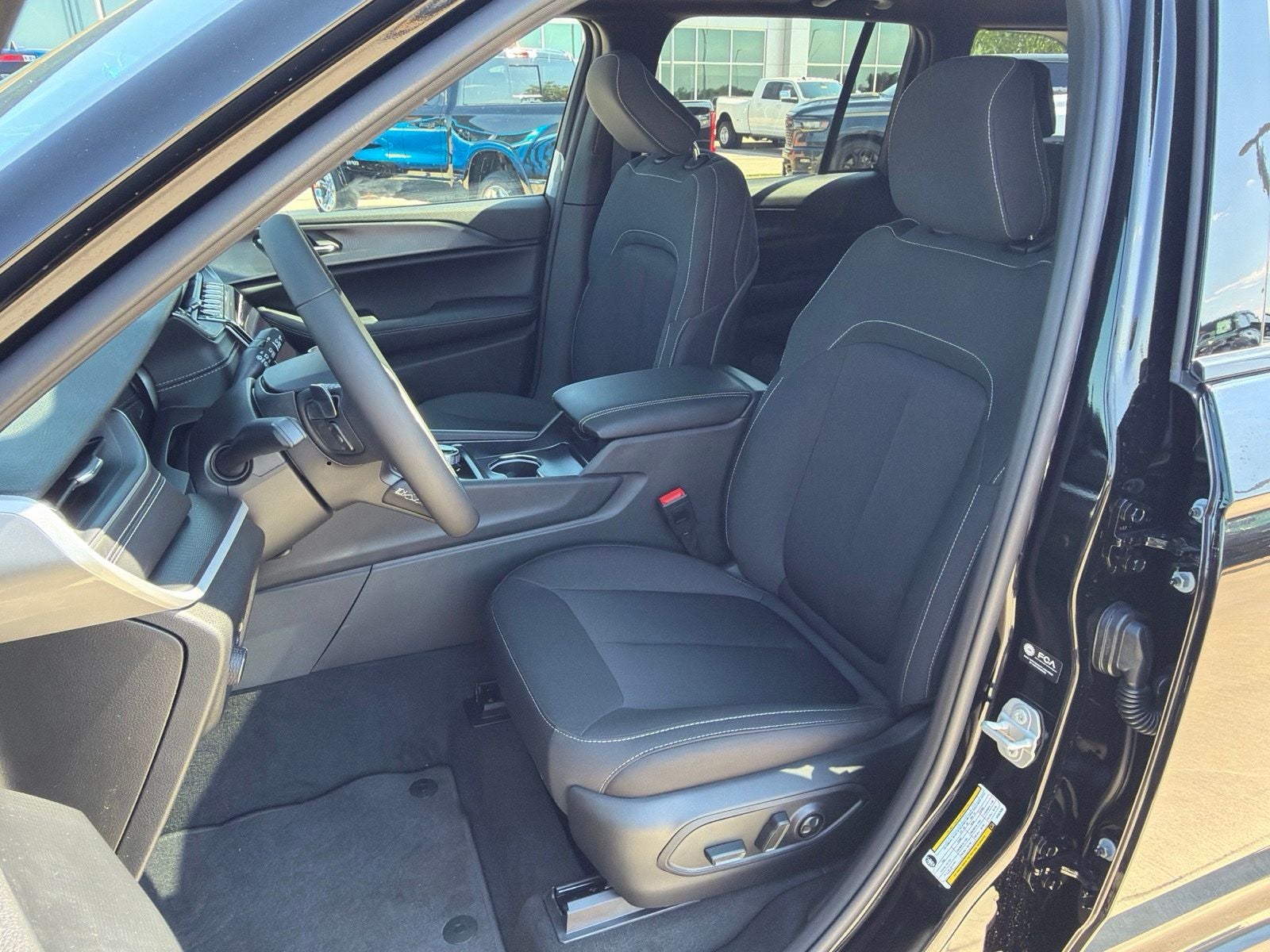 2027 Jeep Grand Cherokee GRAND CHEROKEE LAREDO X 4X2