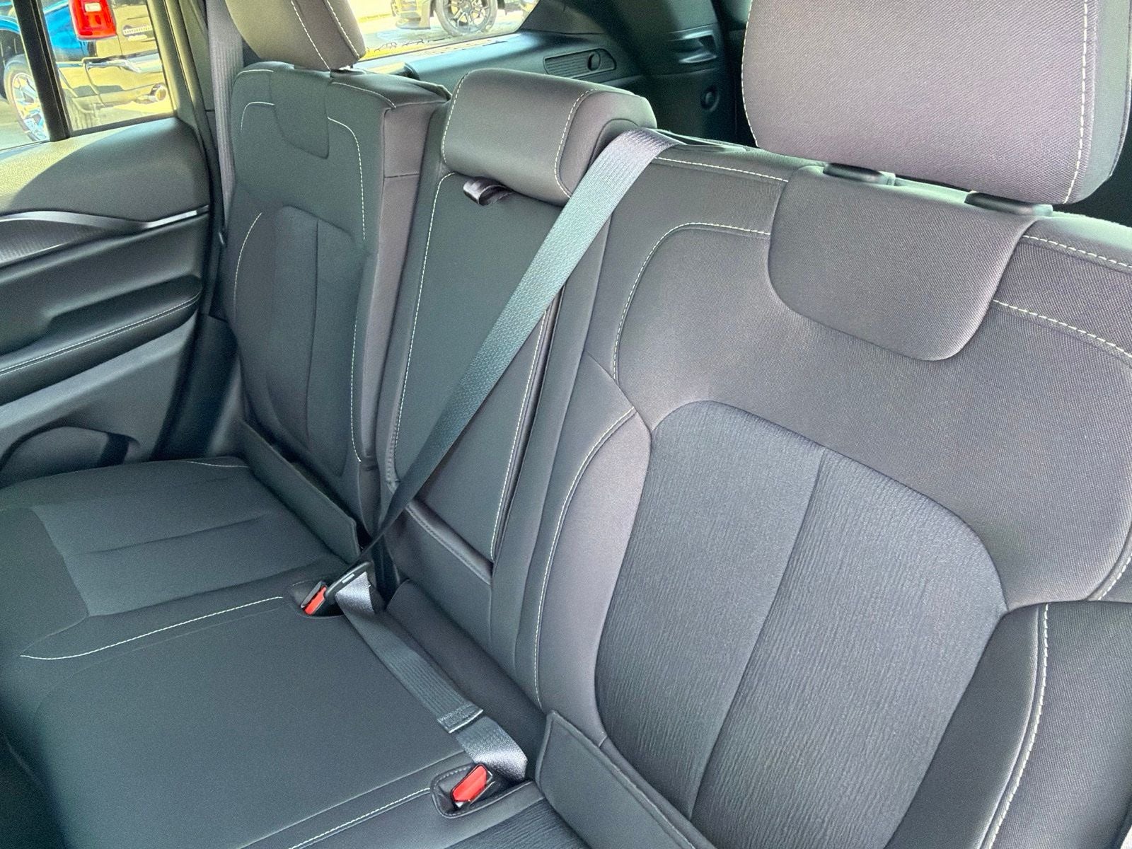 2027 Jeep Grand Cherokee GRAND CHEROKEE LAREDO X 4X2