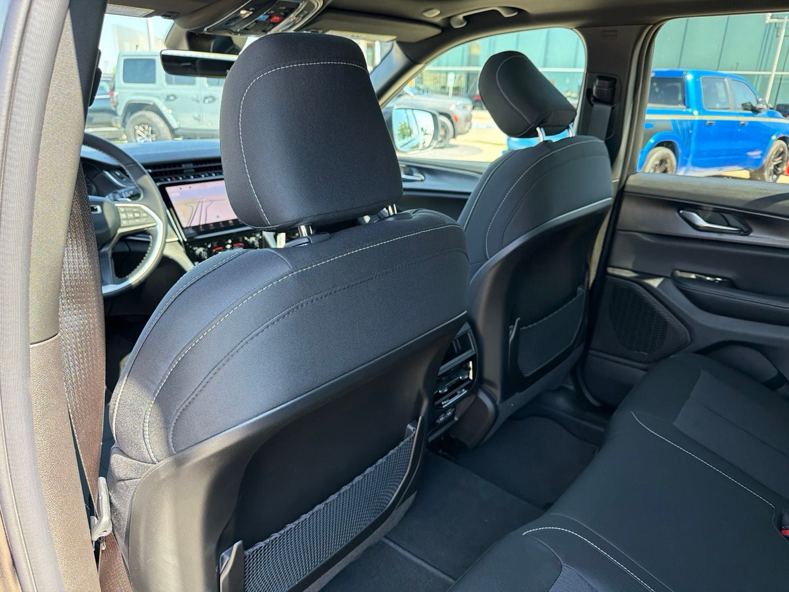 2027 Jeep Grand Cherokee GRAND CHEROKEE LAREDO X 4X2
