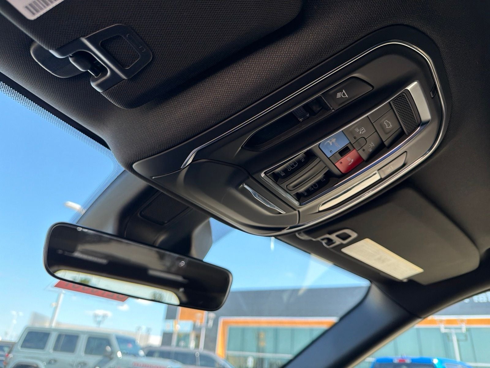 2027 Jeep Grand Cherokee GRAND CHEROKEE LAREDO X 4X2