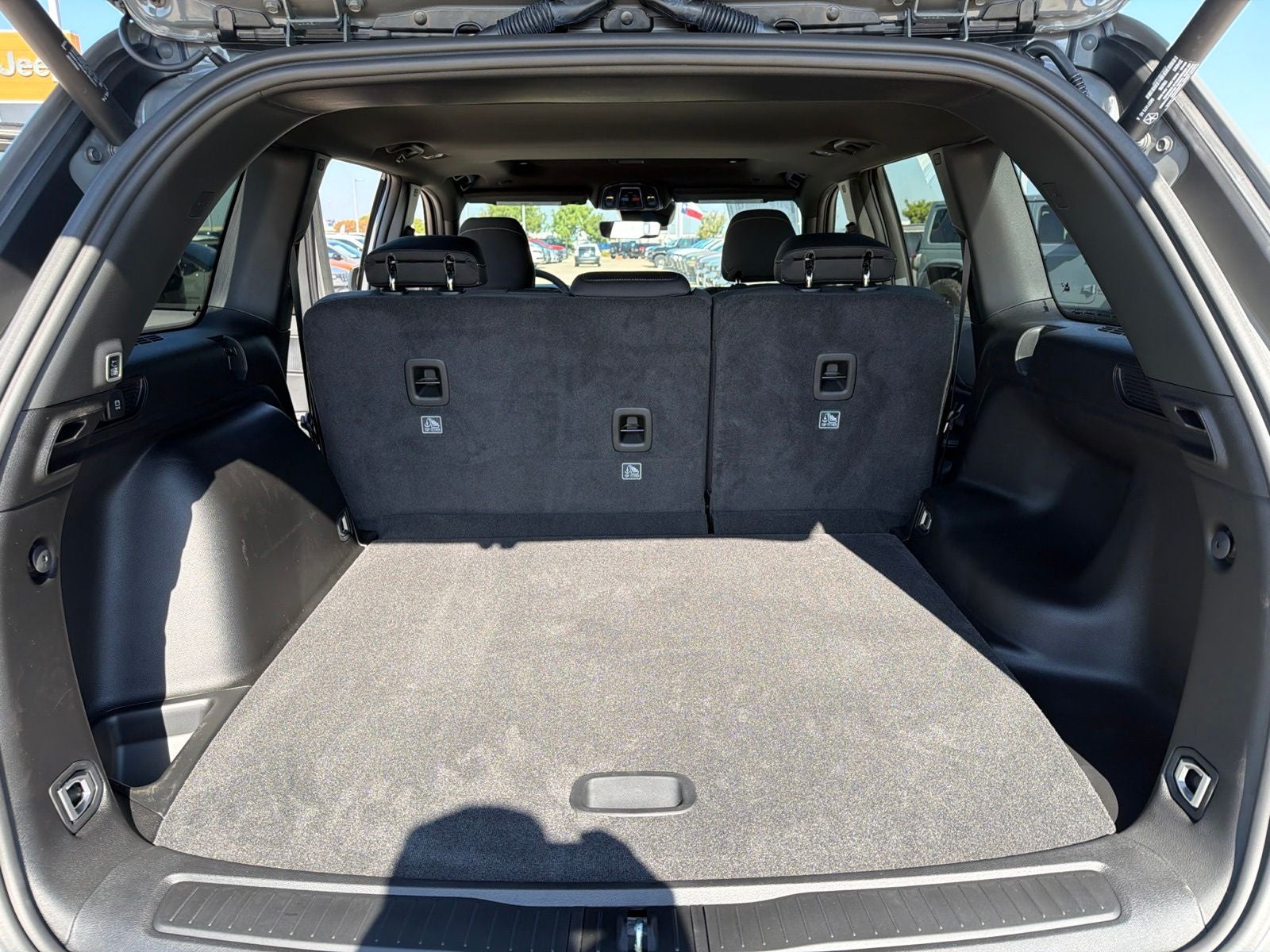 2027 Jeep Grand Cherokee GRAND CHEROKEE LAREDO X 4X2