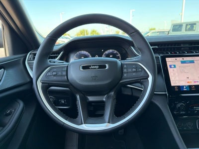 2027 Jeep Grand Cherokee GRAND CHEROKEE LAREDO X 4X2