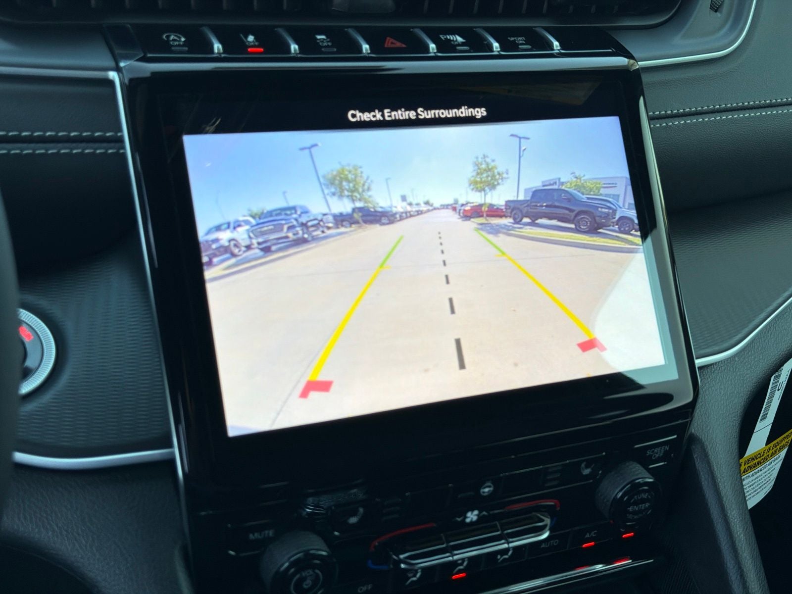2027 Jeep Grand Cherokee GRAND CHEROKEE LAREDO X 4X2