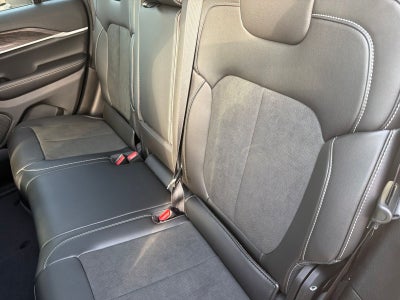 2027 Jeep Grand Cherokee GRAND CHEROKEE LAREDO ALTITUDE 4X2