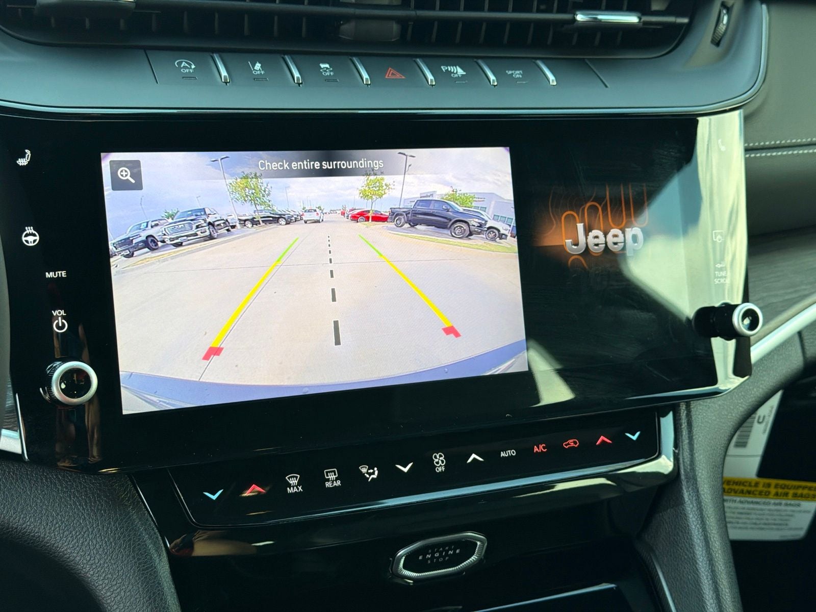 2027 Jeep Grand Cherokee GRAND CHEROKEE LAREDO ALTITUDE 4X2