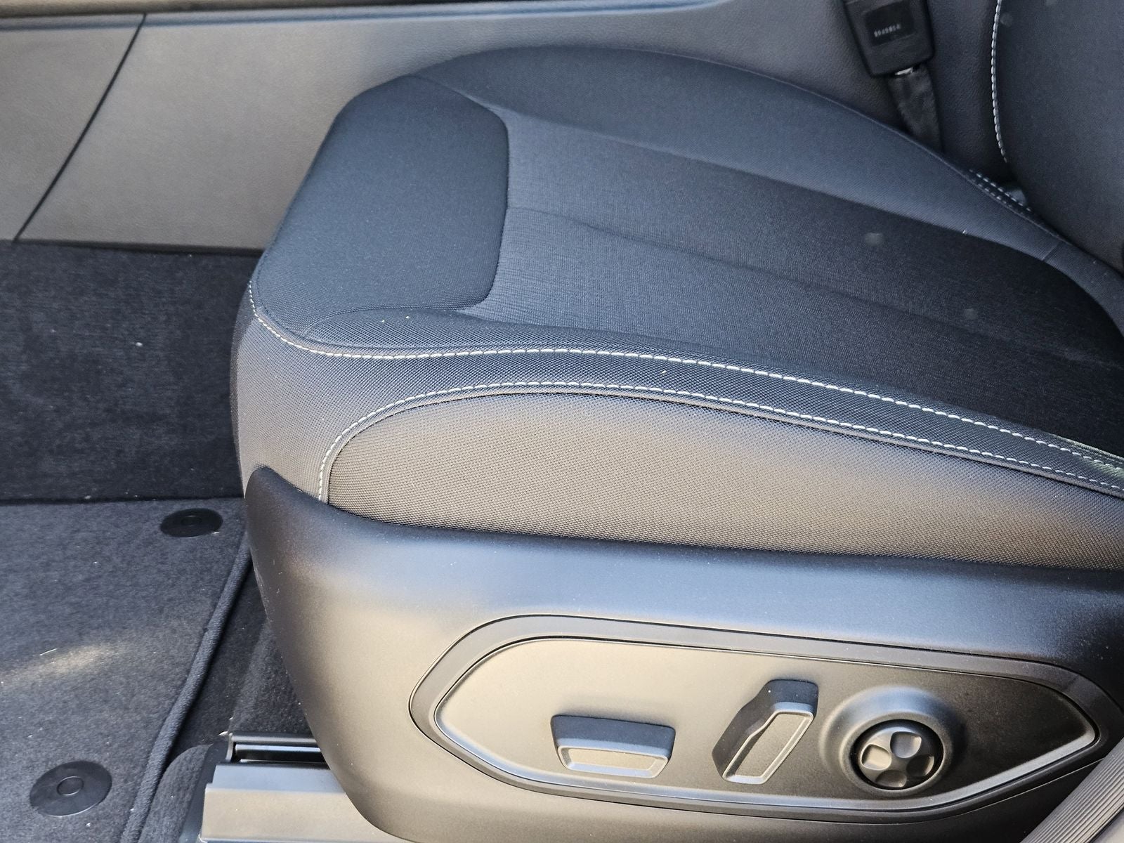 2025 Jeep Grand Cherokee GRAND CHEROKEE LAREDO 4X4