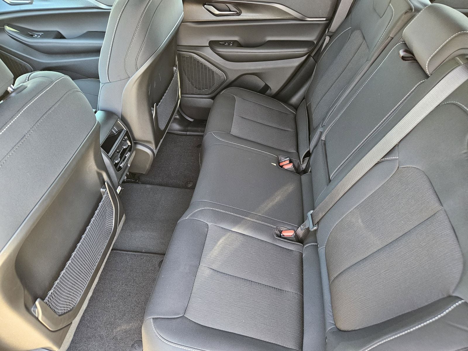 2025 Jeep Grand Cherokee GRAND CHEROKEE LAREDO 4X4