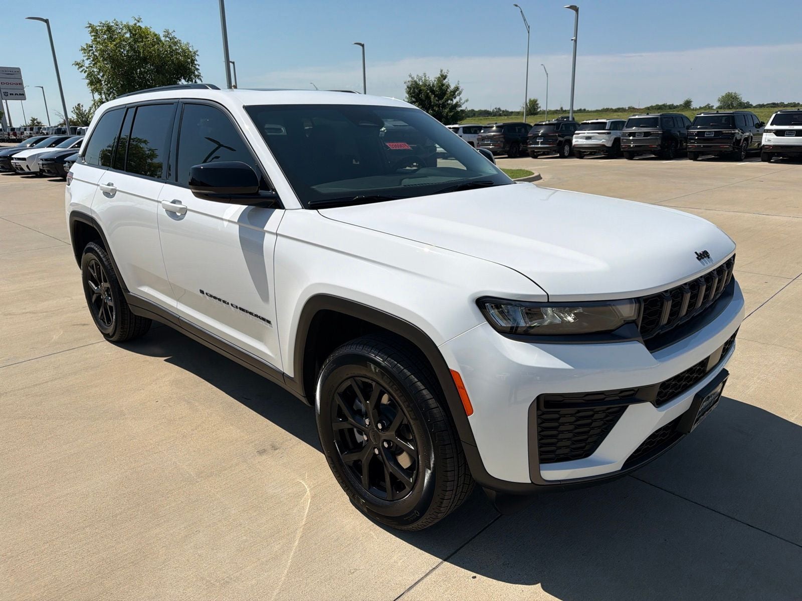 2026 Jeep Grand Cherokee GRAND CHEROKEE LAREDO ALTITUDE 4X4