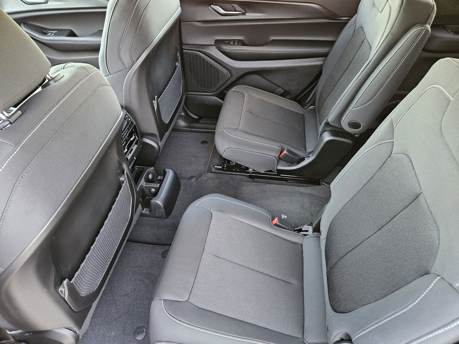 2025 Jeep Grand Cherokee L GRAND CHEROKEE L LAREDO X 4X2