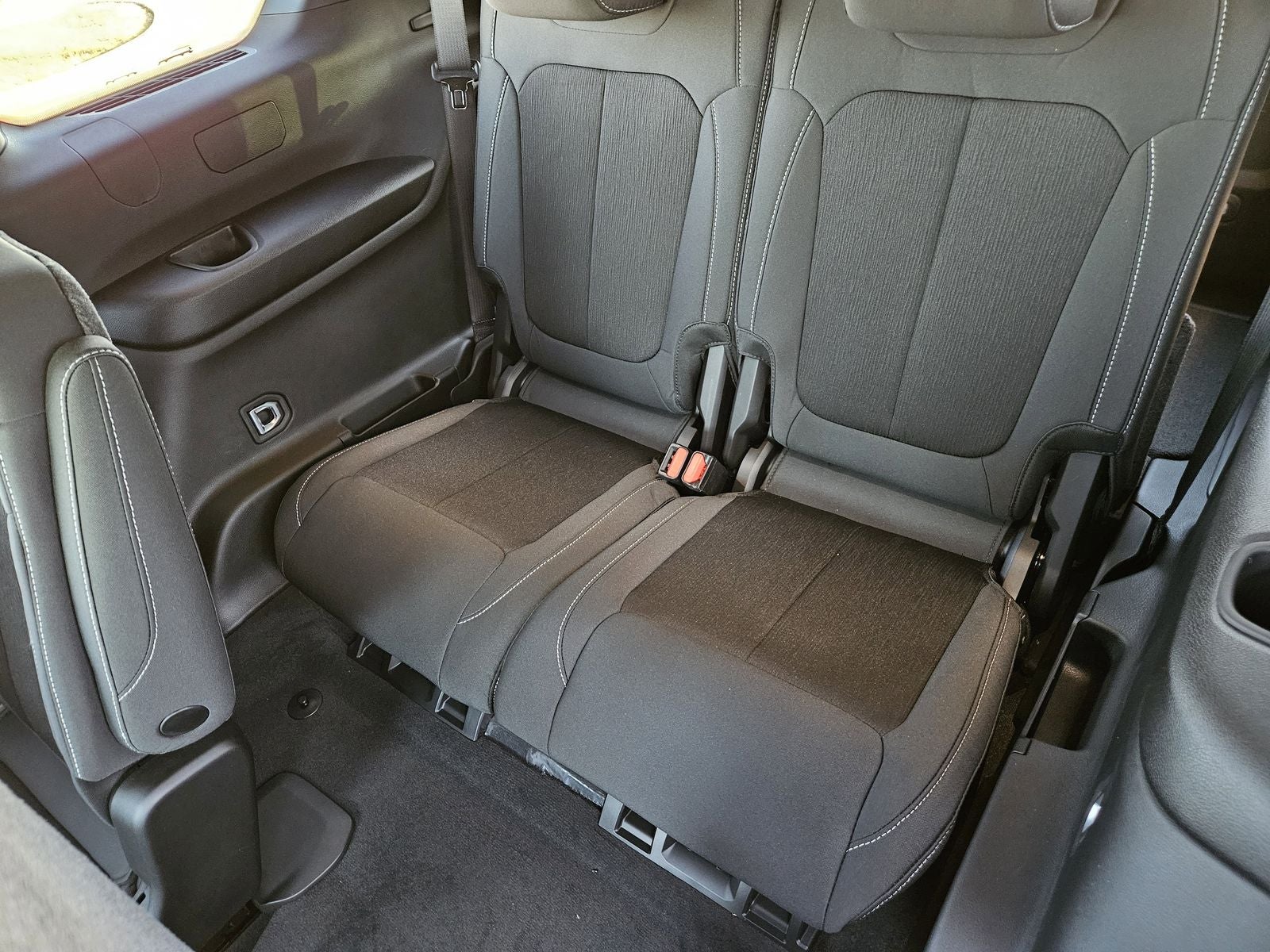 2025 Jeep Grand Cherokee L GRAND CHEROKEE L LAREDO X 4X2