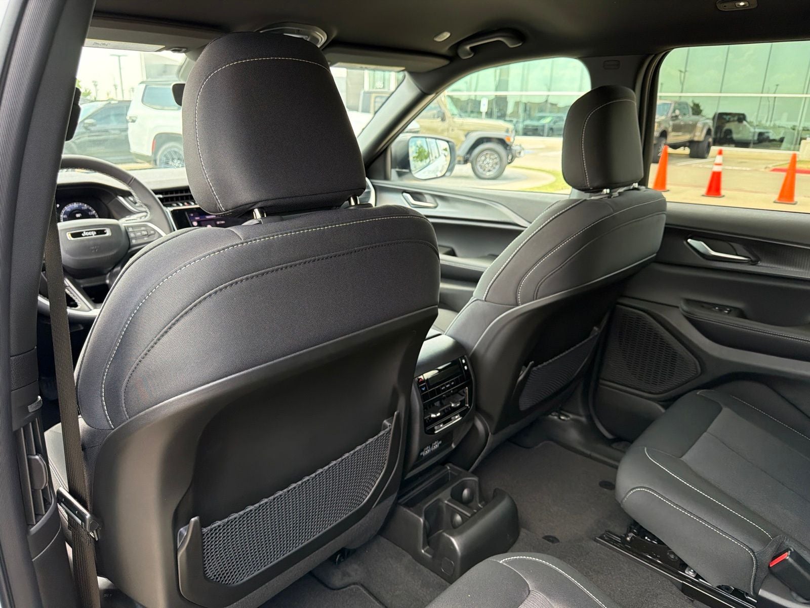 2026 Jeep Grand Cherokee L GRAND CHEROKEE L LAREDO 4X2