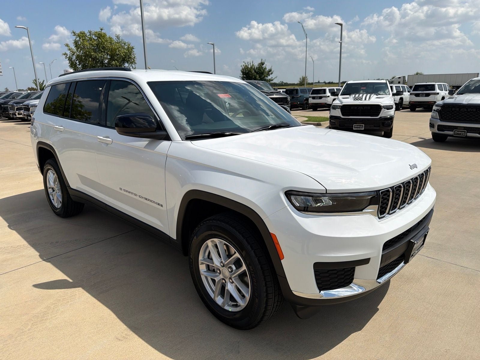 2026 Jeep Grand Cherokee L GRAND CHEROKEE L LAREDO 4X2
