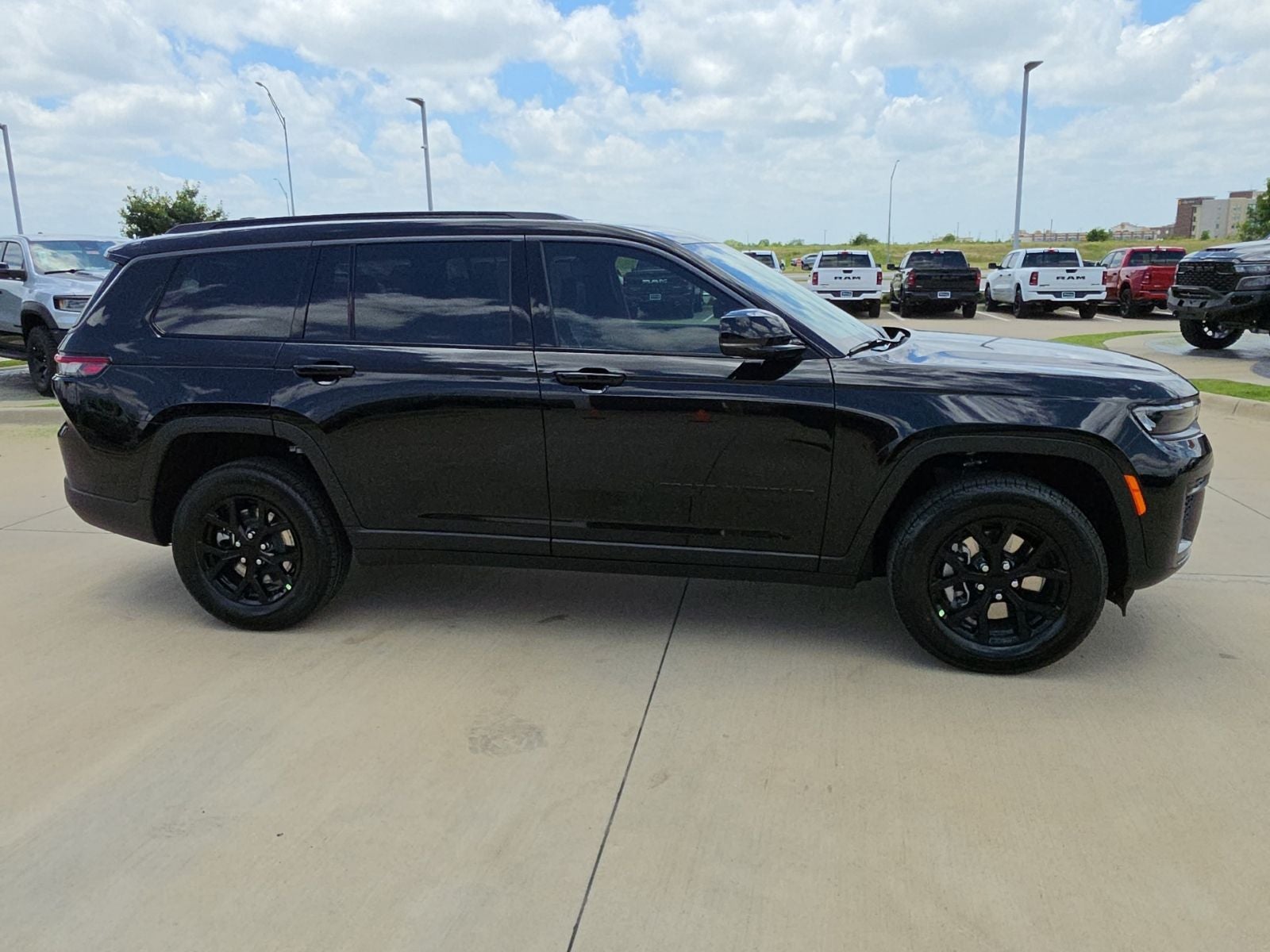 2026 Jeep Grand Cherokee L GRAND CHEROKEE L LAREDO ALTITUDE 4X2