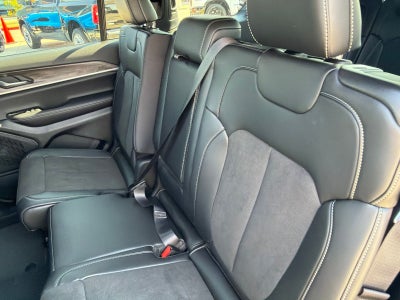 2027 Jeep Grand Cherokee L GRAND CHEROKEE L LAREDO ALTITUDE 4X2