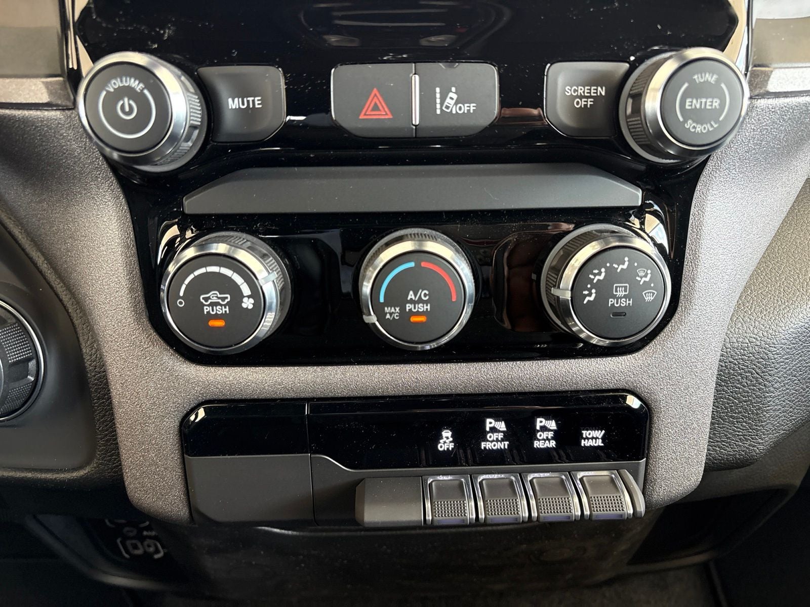 2026 RAM Ram 1500 RAM 1500 EXPRESS CREW CAB 4X2 5'7' BOX