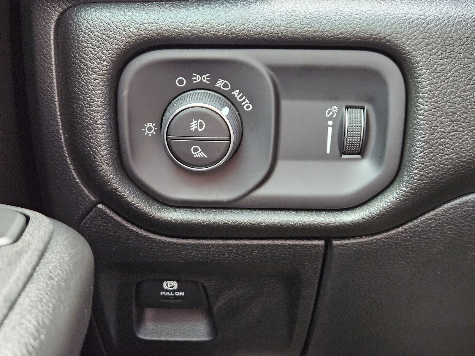 2026 RAM Ram 1500 RAM 1500 EXPRESS QUAD CAB 4X4 6'4' BOX