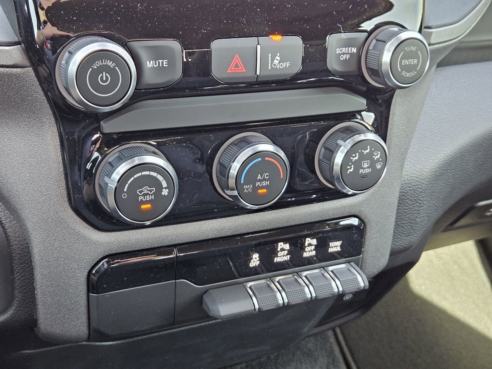 2026 RAM Ram 1500 RAM 1500 TRADESMAN QUAD CAB 4X2 6'4' BOX