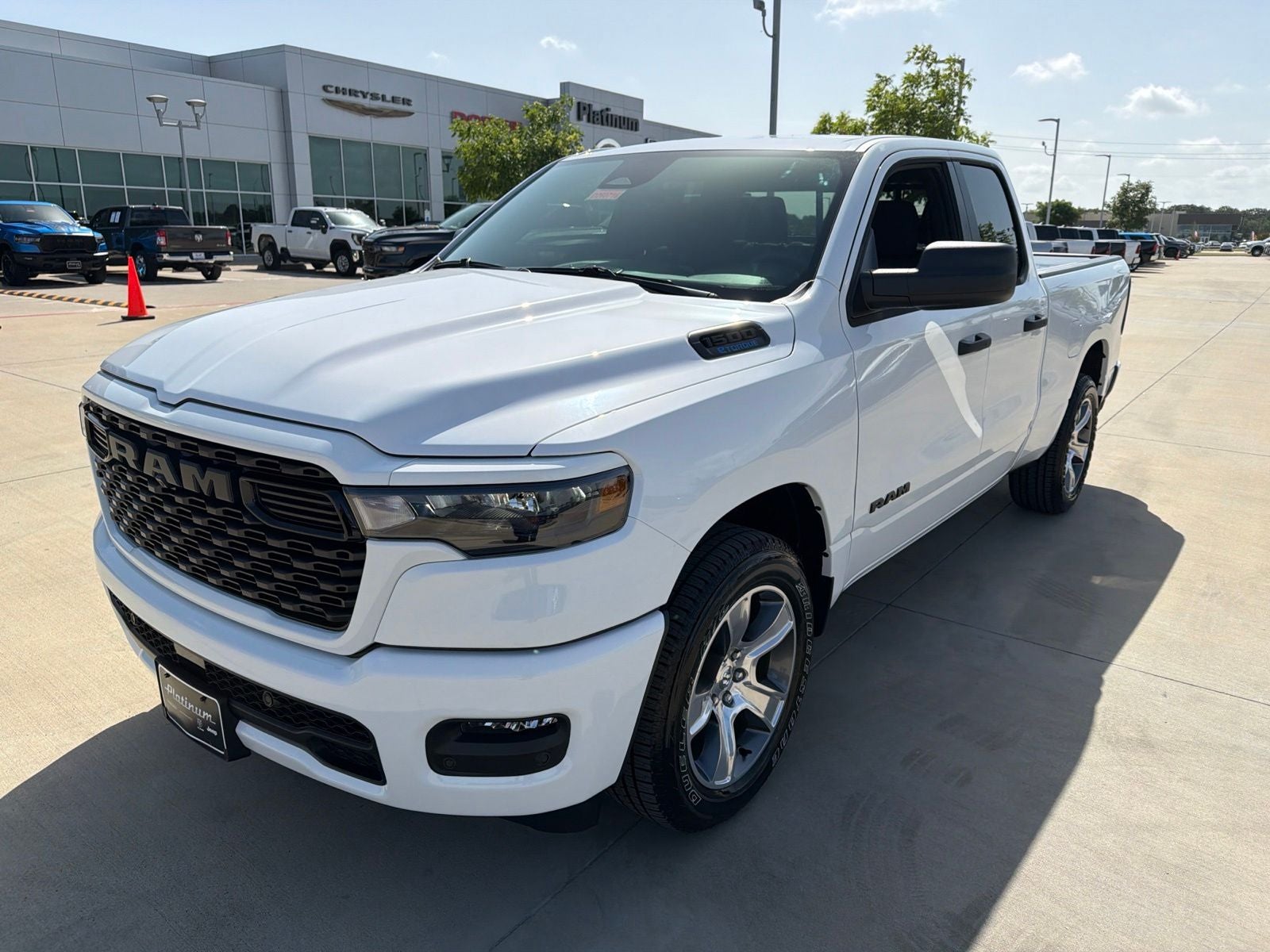 2026 RAM Ram 1500 RAM 1500 EXPRESS QUAD CAB 4X2 6'4' BOX