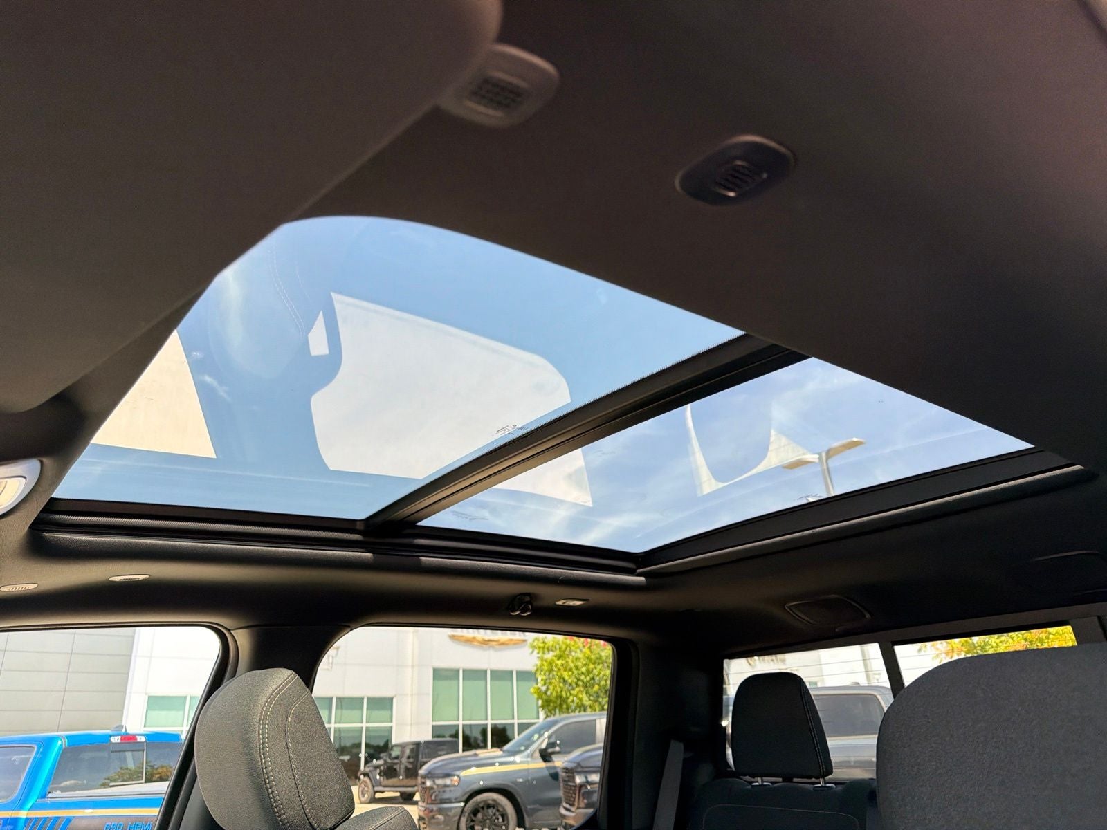 2027 RAM Ram 1500 RAM 1500 LONE STAR CREW CAB 4X4 5'7' BOX