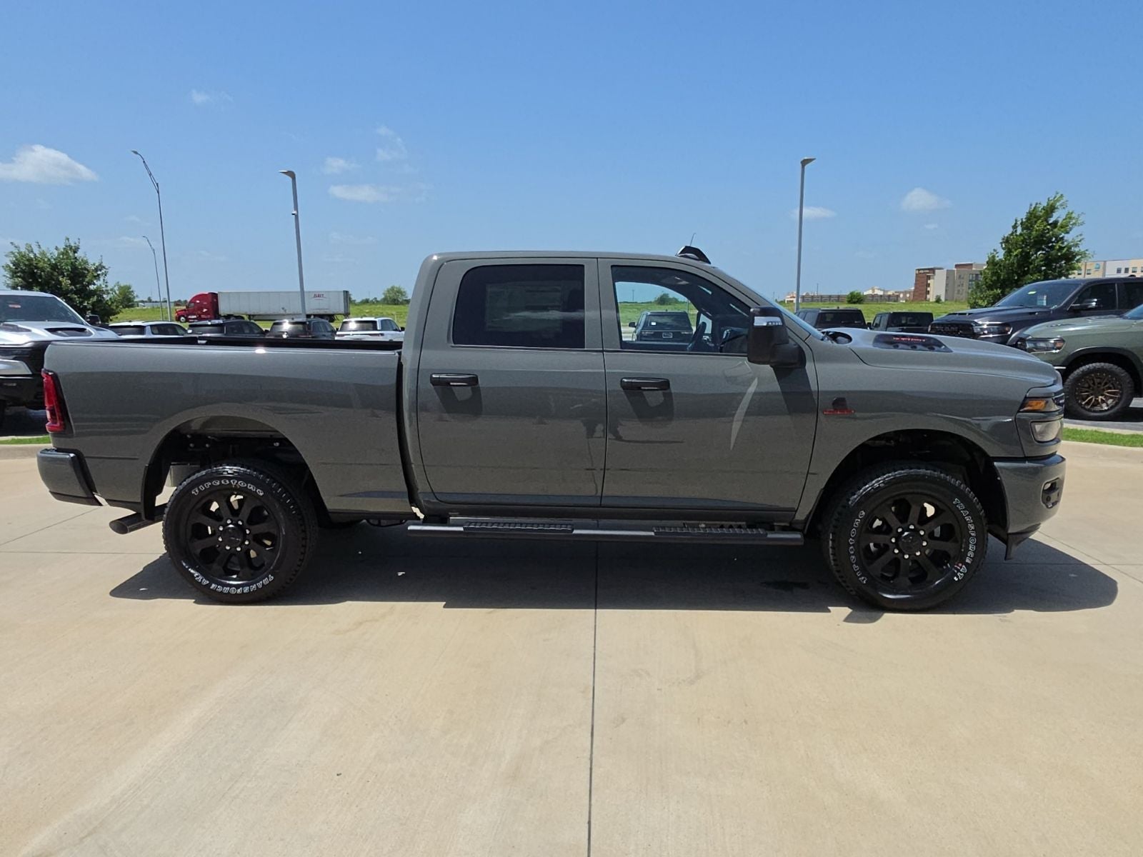 2026 RAM Ram 2500 RAM 2500 BLACK EXPRESS CREW CAB 4X4 6'4' BOX