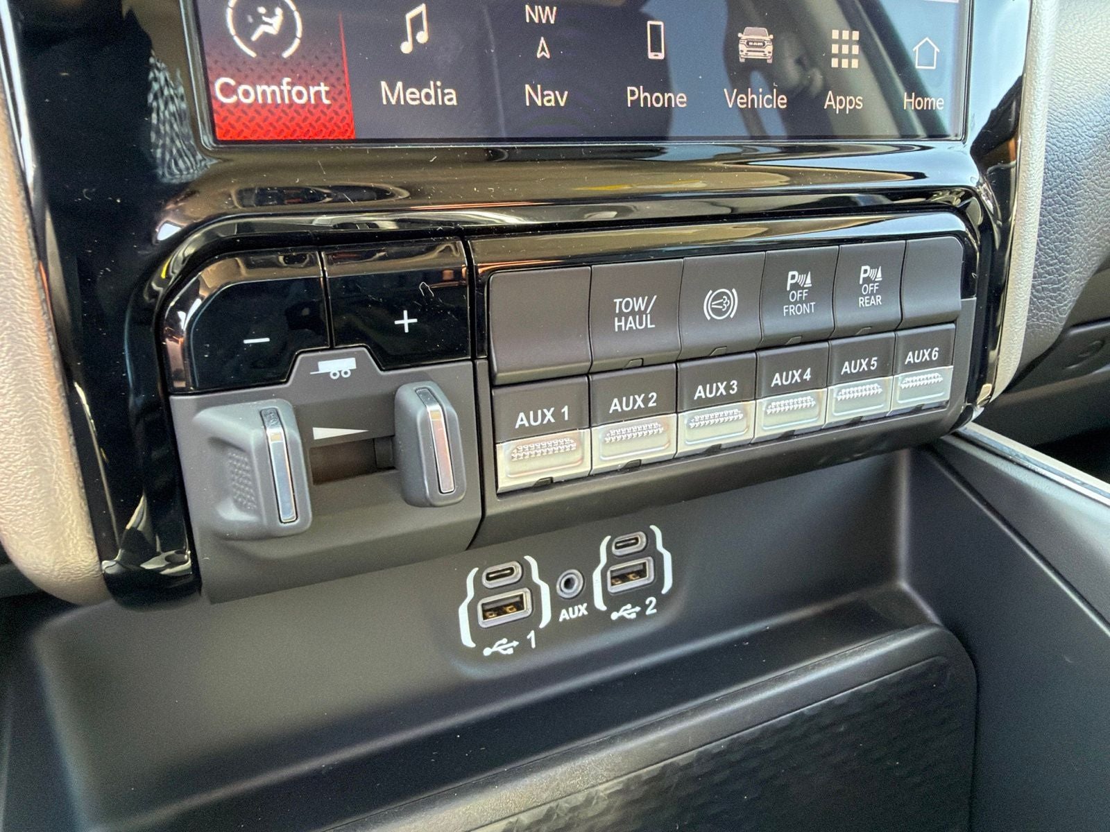2024 RAM Ram 3500 Laramie Mega Cab 4x4 6'4' Box