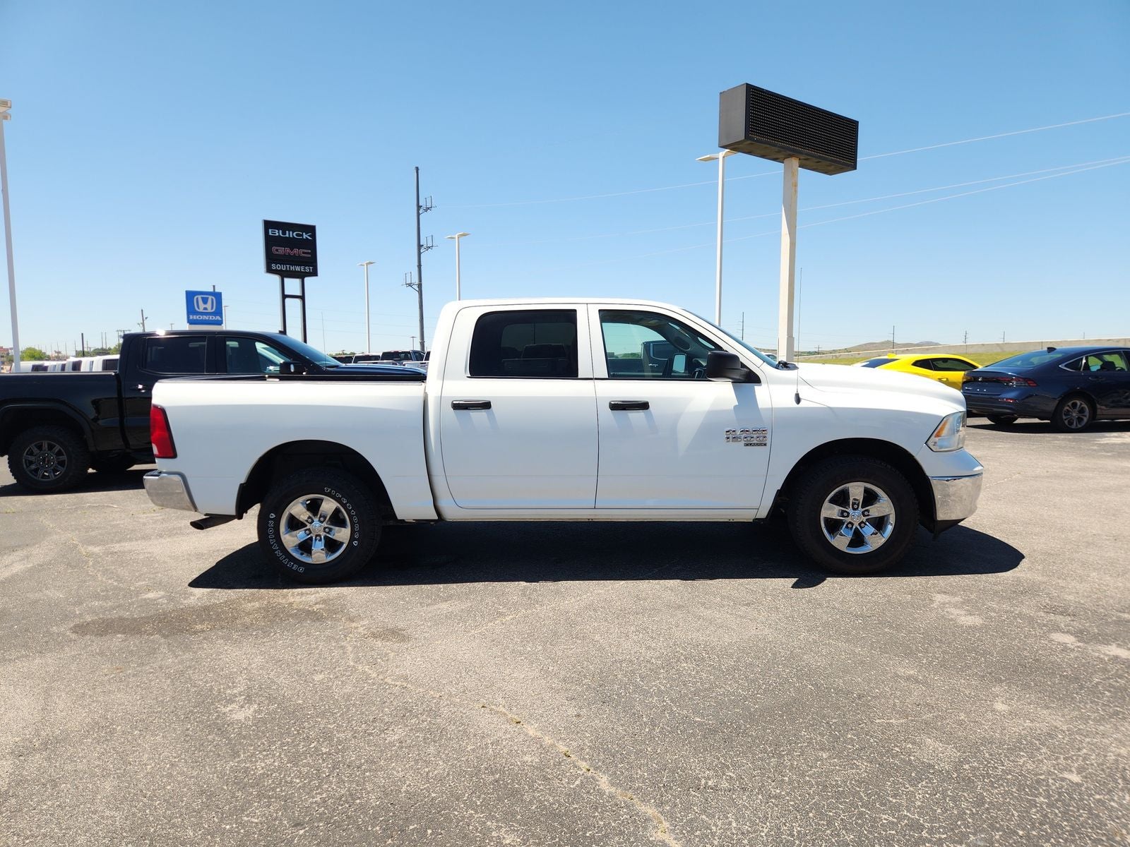 2023 RAM 1500 Classic SLT Crew Cab 4x4 5'7' Box
