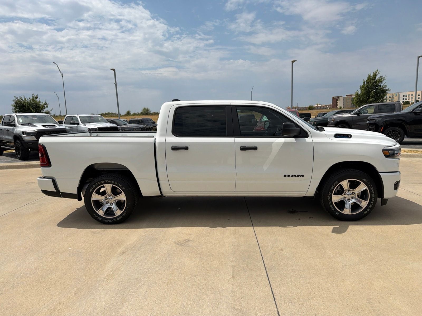 2026 RAM Ram 1500 RAM 1500 EXPRESS CREW CAB 4X2 5'7' BOX
