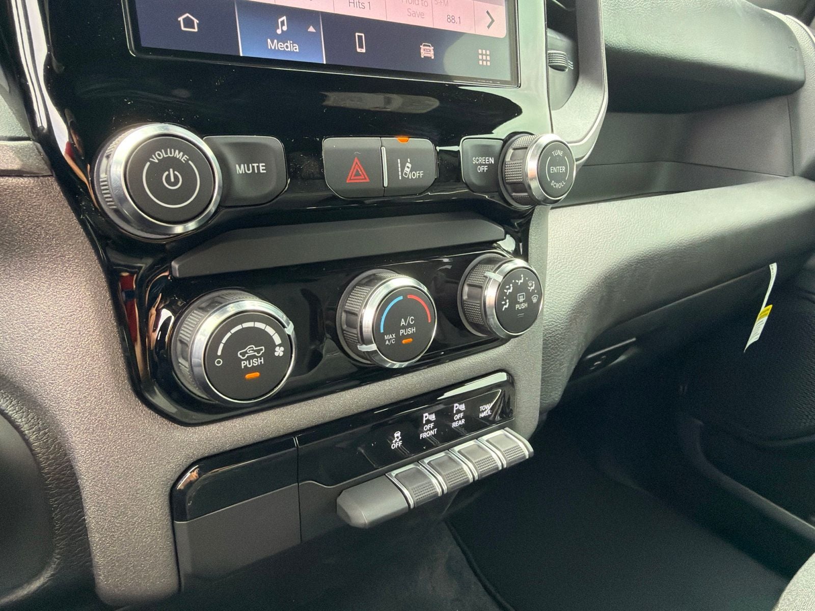 2026 RAM Ram 1500 RAM 1500 EXPRESS CREW CAB 4X2 5'7' BOX