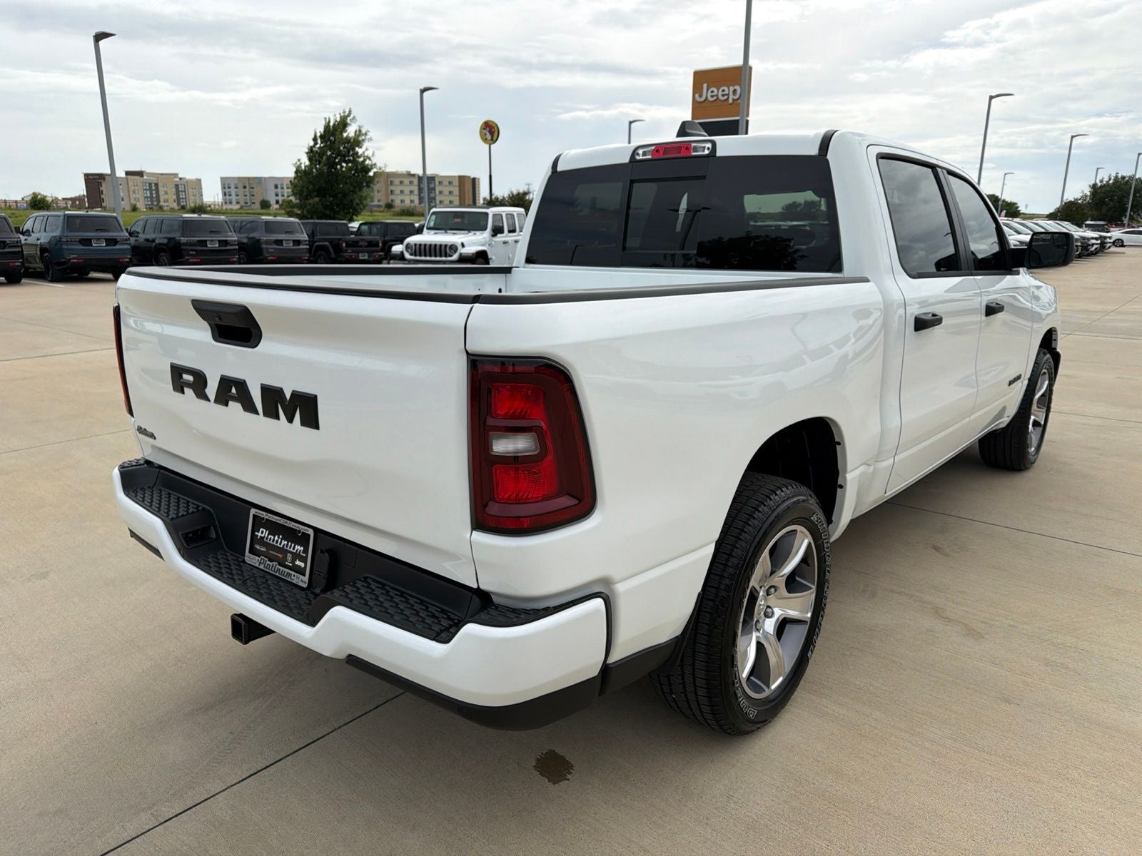 2026 RAM Ram 1500 RAM 1500 EXPRESS CREW CAB 4X2 5'7' BOX