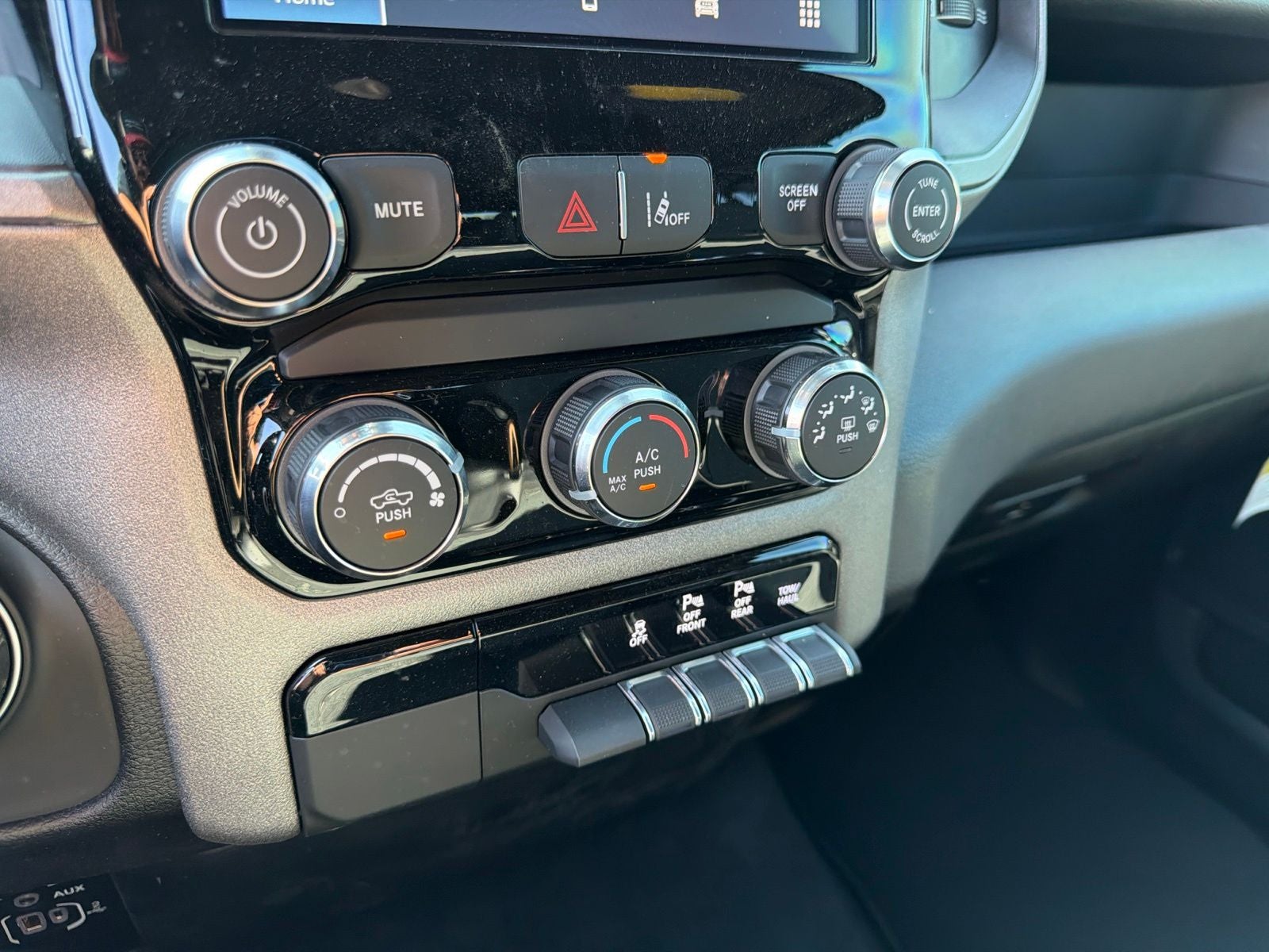 2026 RAM Ram 1500 RAM 1500 EXPRESS CREW CAB 4X2 5'7' BOX