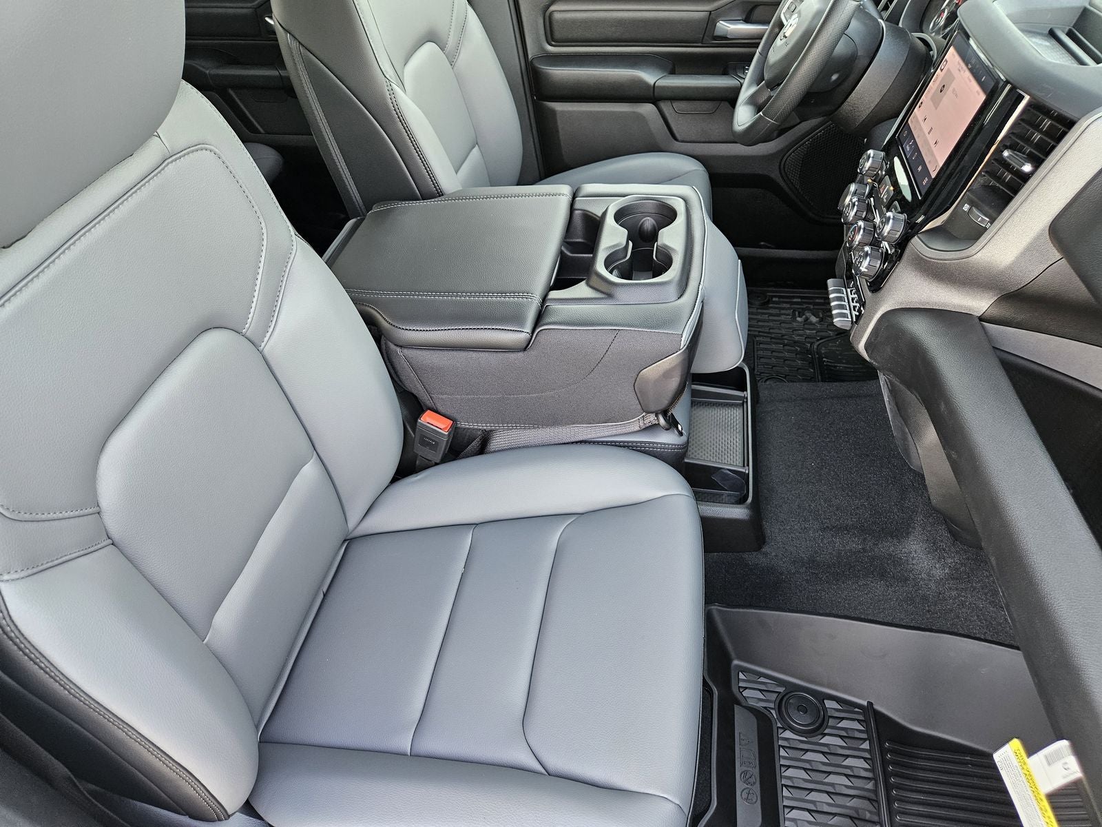 2026 RAM Ram 1500 RAM 1500 TRADESMAN CREW CAB 4X4 5'7' BOX