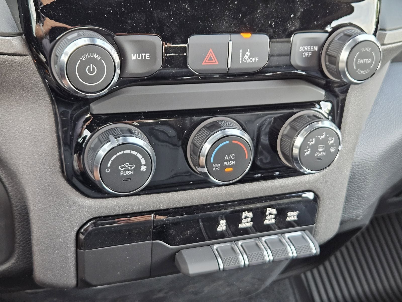 2026 RAM Ram 1500 RAM 1500 TRADESMAN CREW CAB 4X4 5'7' BOX