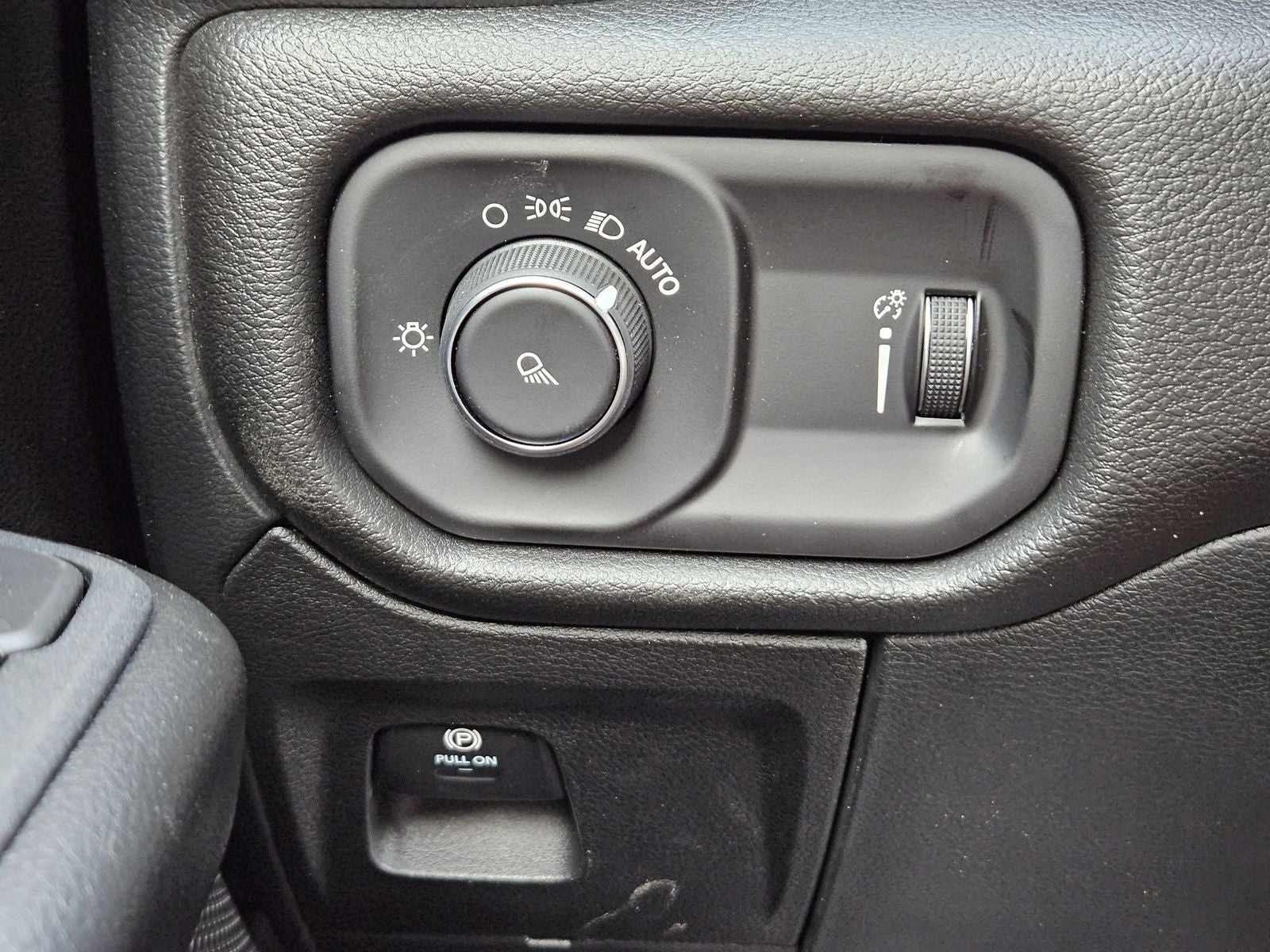 2026 RAM Ram 1500 RAM 1500 TRADESMAN CREW CAB 4X4 5'7' BOX