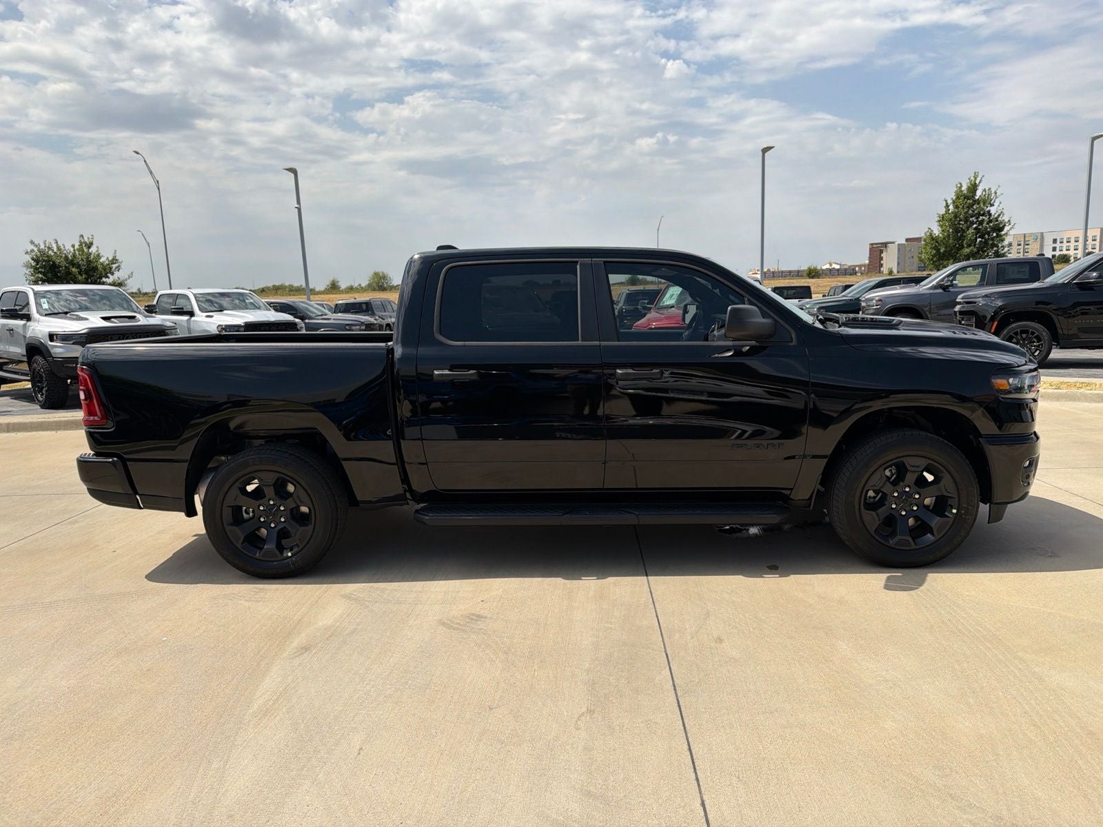 2026 RAM Ram 1500 RAM 1500 EXPRESS CREW CAB 4X4 5'7' BOX