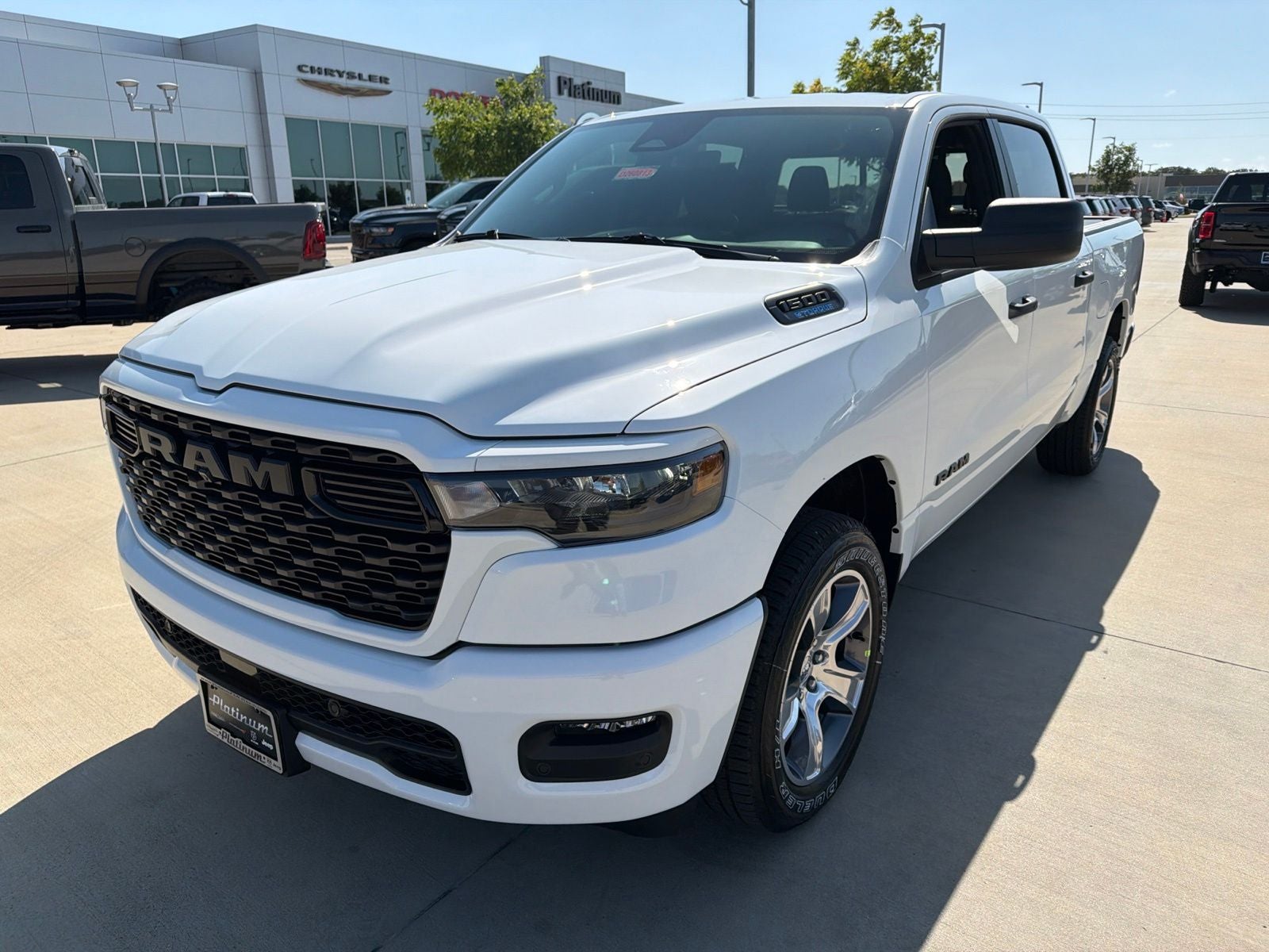 2026 RAM Ram 1500 RAM 1500 EXPRESS CREW CAB 4X4 5'7' BOX