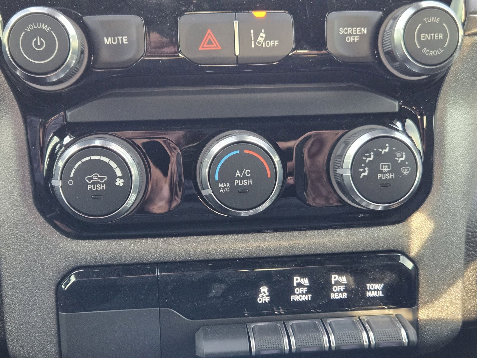 2026 RAM Ram 1500 RAM 1500 TRADESMAN CREW CAB 4X4 5'7' BOX