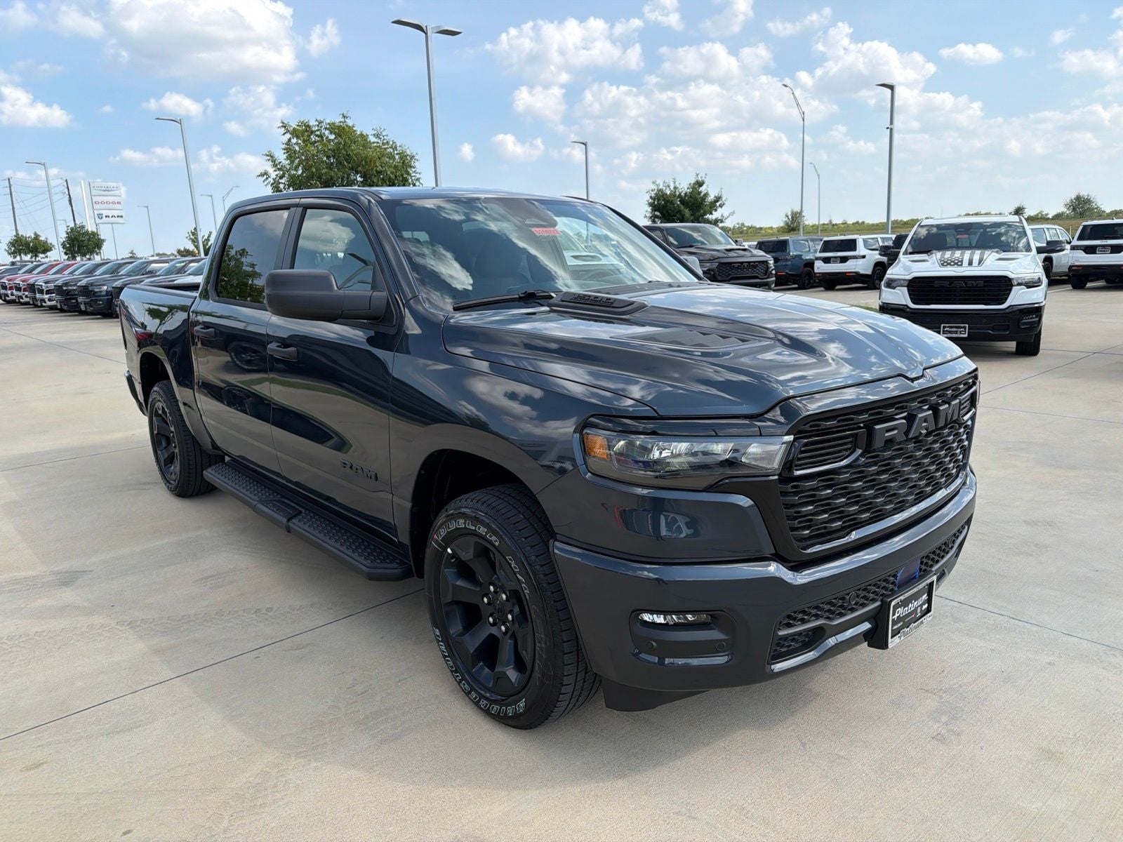 2026 RAM Ram 1500 RAM 1500 EXPRESS CREW CAB 4X4 5'7' BOX