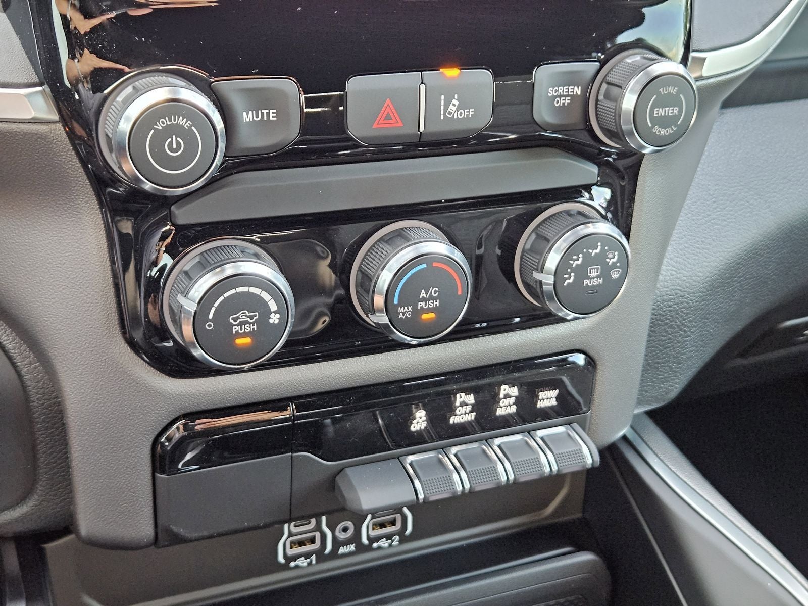 2026 RAM Ram 1500 RAM 1500 EXPRESS CREW CAB 4X4 5'7' BOX