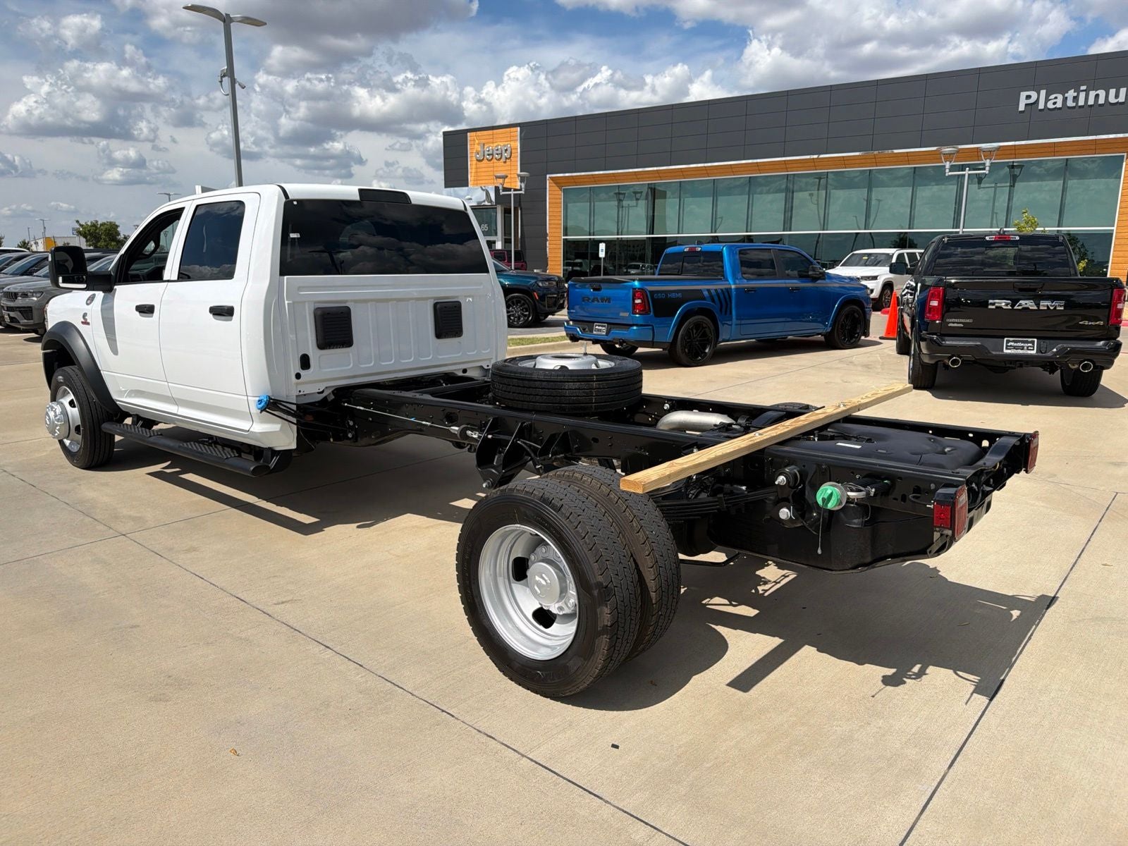 2027 RAM Ram 4500 Chassis Cab RAM 4500 TRADESMAN CHASSIS CREW CAB 4X4 84' CA