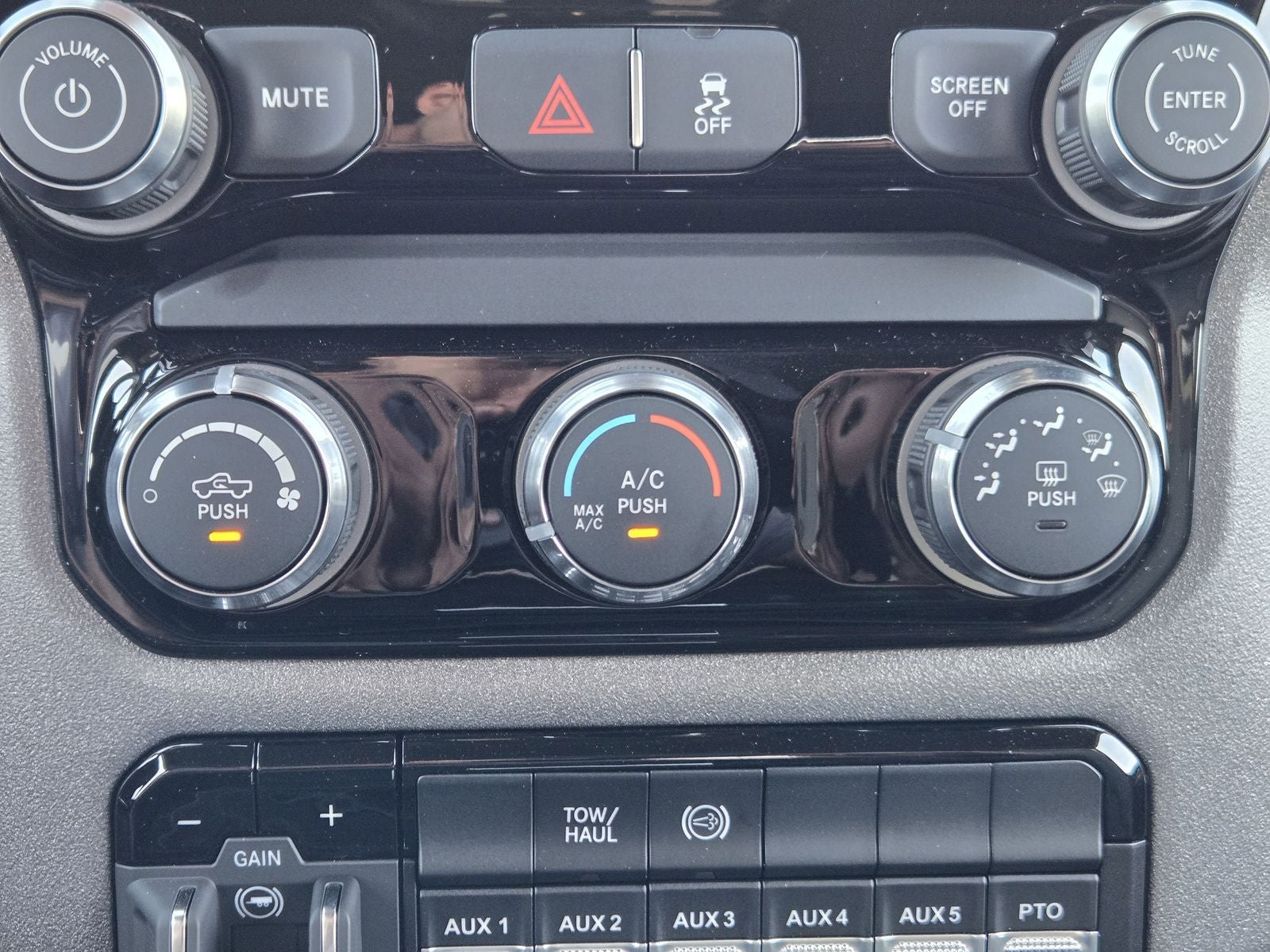 2026 RAM Ram 5500 Chassis Cab RAM 5500 TRADESMAN CHASSIS CREW CAB 4X4 84' CA