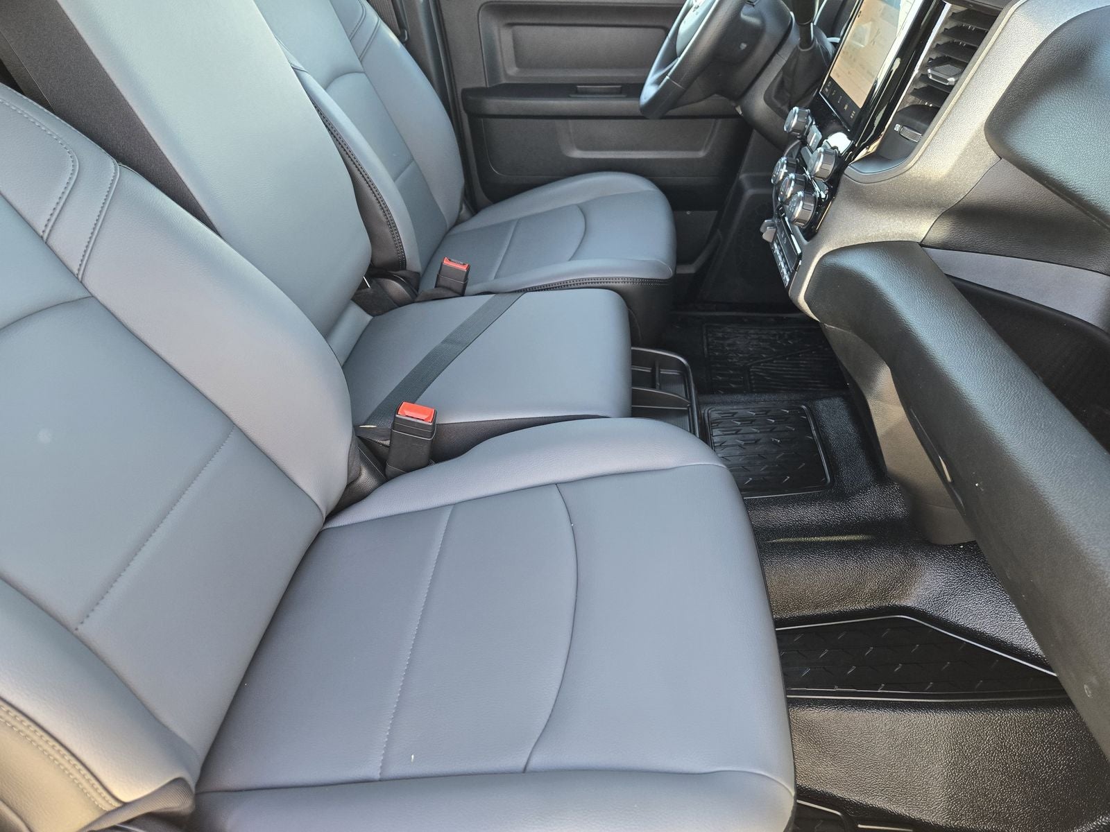 2026 RAM Ram 5500 Chassis Cab RAM 5500 TRADESMAN CHASSIS CREW CAB 4X4 84' CA