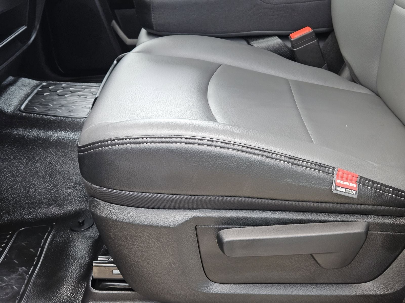 2025 RAM Ram 3500 Chassis Cab RAM 3500 TRADESMAN CREW CAB CHASSIS 4X4 60' CA