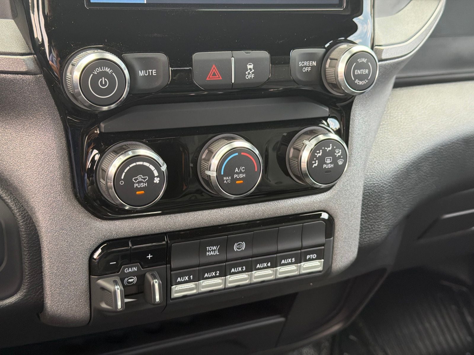 2027 RAM 3500 Chassis Cab Tradesman